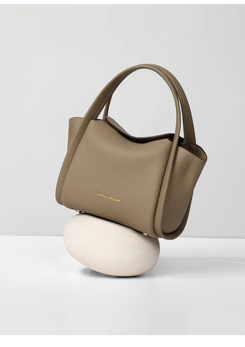New Luxury Designer Leather Bag: Versatile, 18x11x13 cm, Light & Fashionable